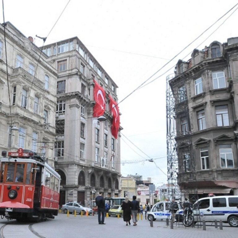 Metrohan sanatseverleri Beyoğlu’na bekliyor