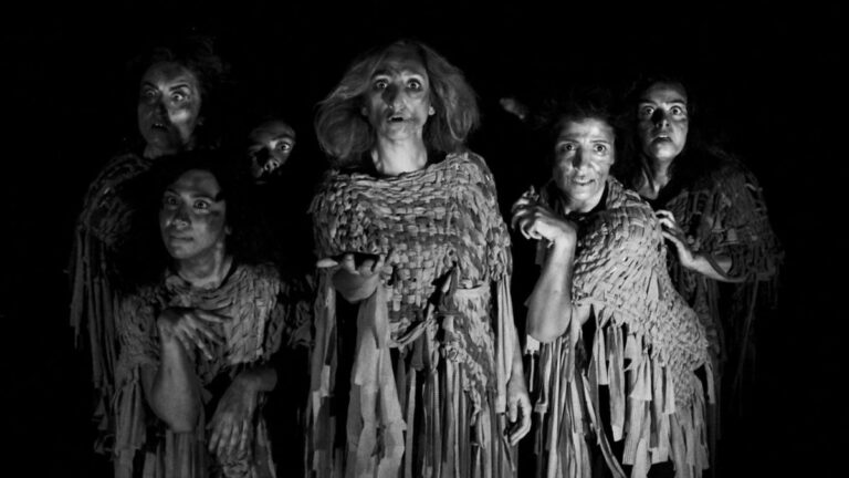 Tiyatro Tales’ten ilk oyun: Macbeth’in Cadıları Bir de Bizden Dinleyin