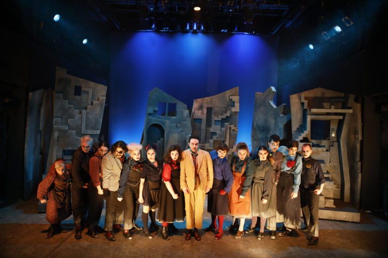 Gergedanlar AKM Sahnesi’nde